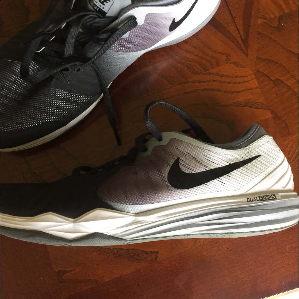 New Nike sneakers 7.5