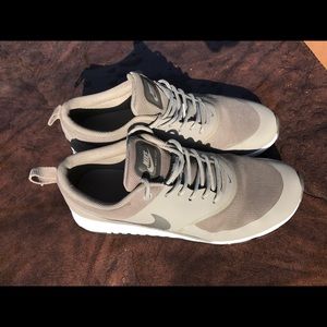 Nike Air Max Thea iron dark storm desert size 9.5