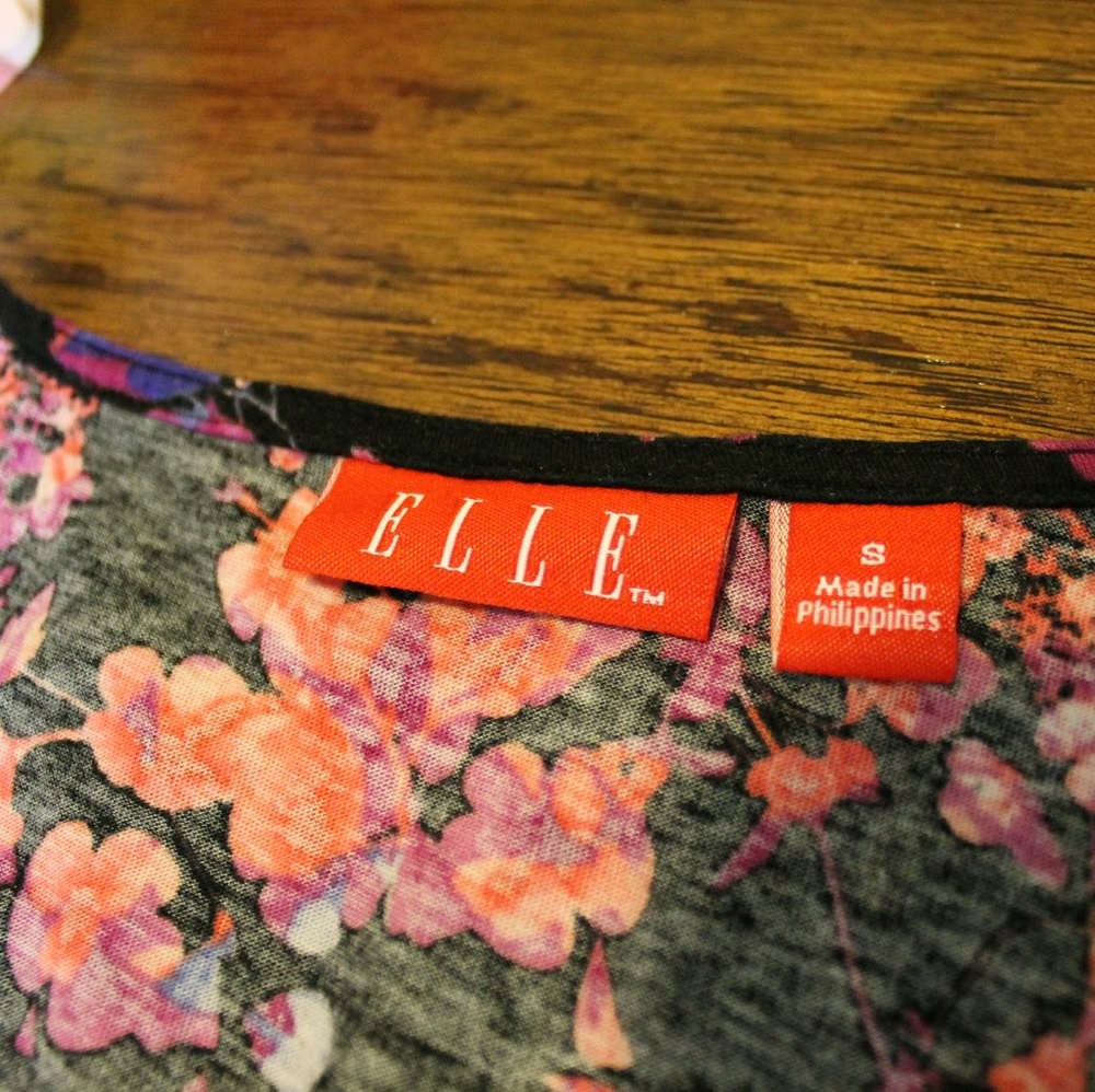 ELLE Flutter Sleeve Floral Top - Picture 2 of 5