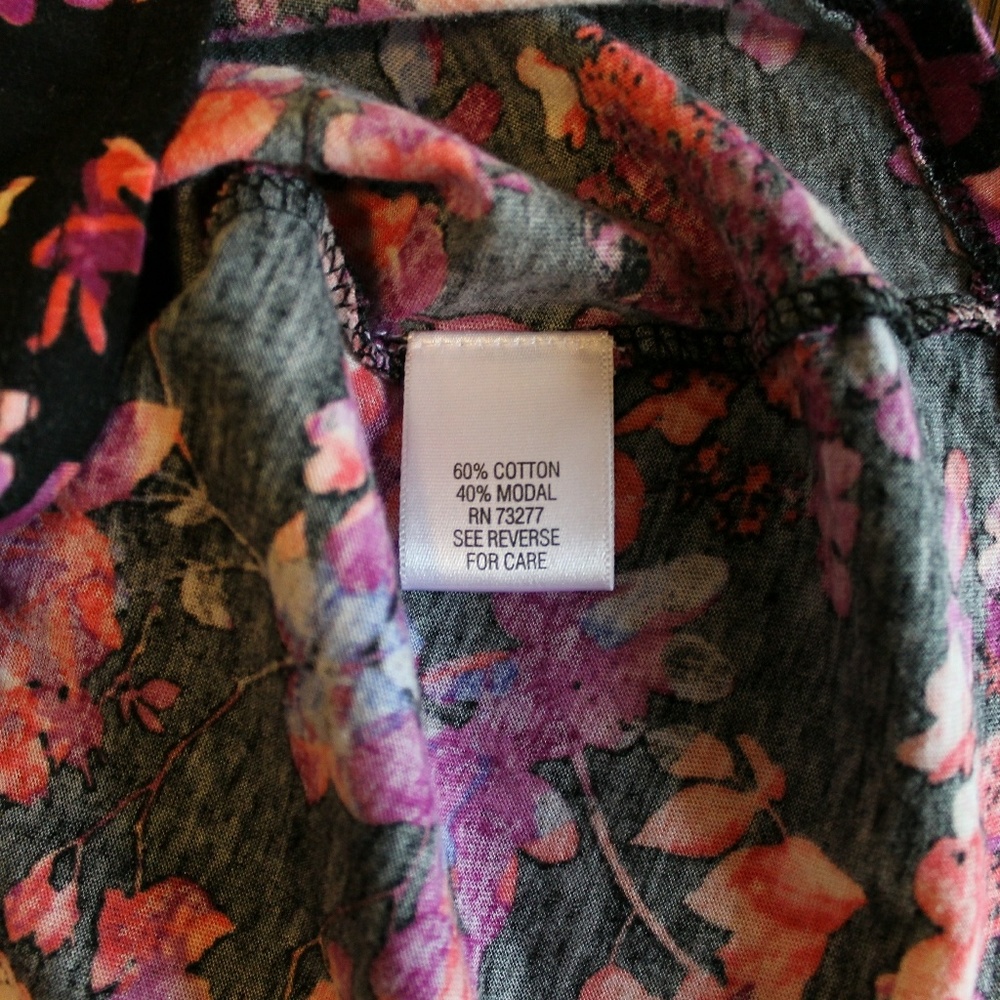 ELLE Flutter Sleeve Floral Top - Picture 3 of 5