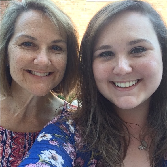 Meet your Posher, Hayley - Picture 2 of 2