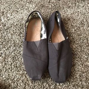 Mens toms sz 10.5