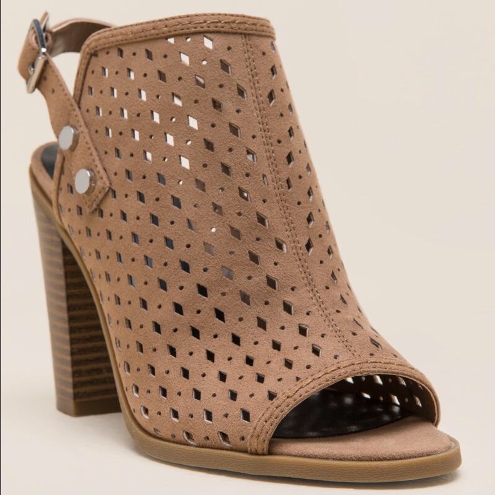NIB Tan Diamond Perforated Peep Toe Shootie Bootie - Picture 2 of 6