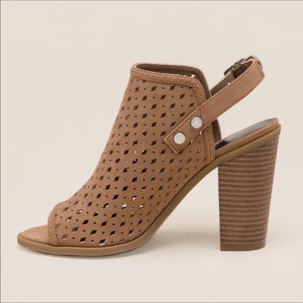 NIB Tan Diamond Perforated Peep Toe Shootie Bootie - Picture 5 of 6
