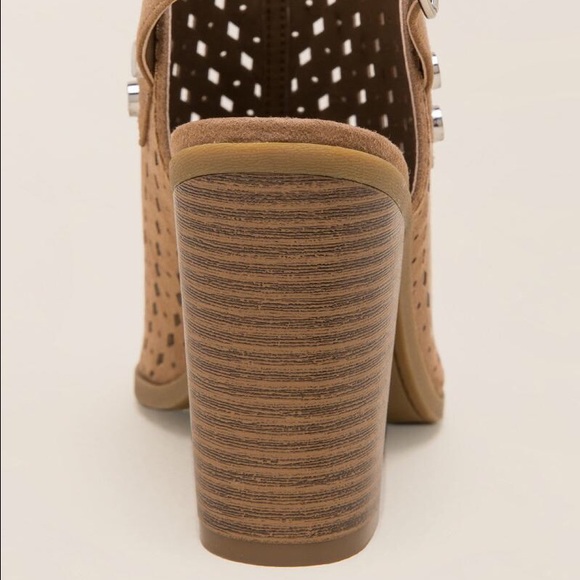 NIB Tan Diamond Perforated Peep Toe Shootie Bootie - Picture 4 of 6