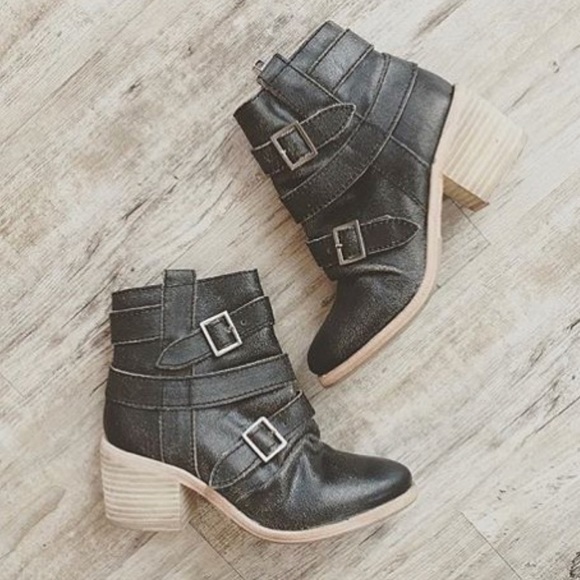 Hardcore Hardware Distressed Boot - Picture 3 of 8