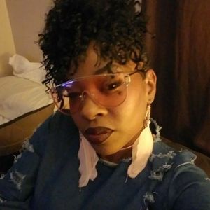 Meet your Posher, Aaronica