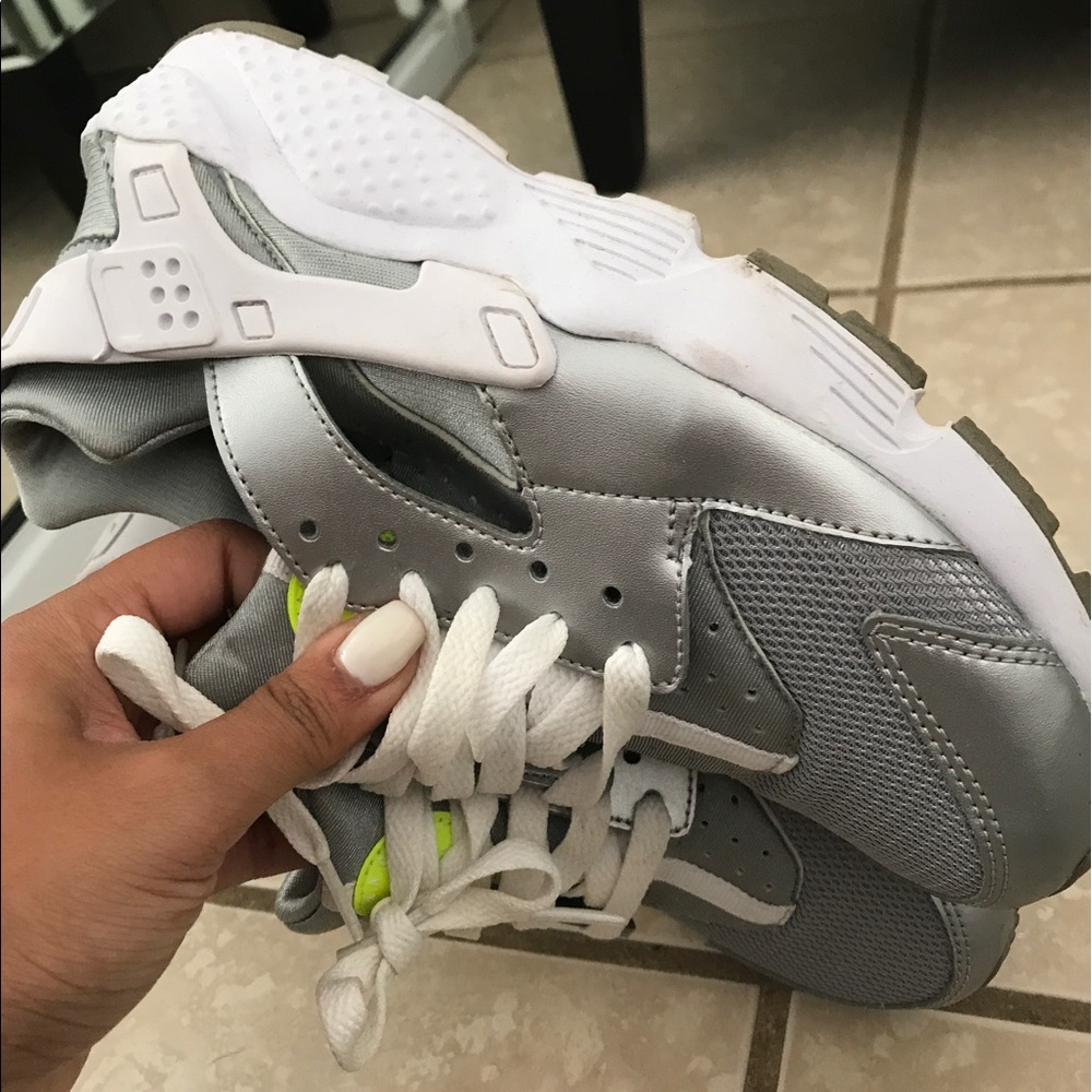 Nike - Picture 3 of 3