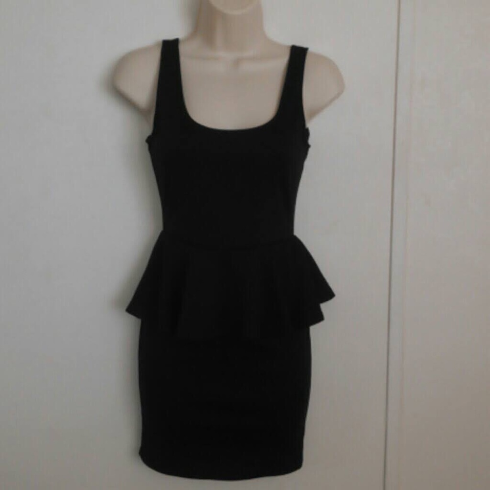Size small classic peplum dress mini black
