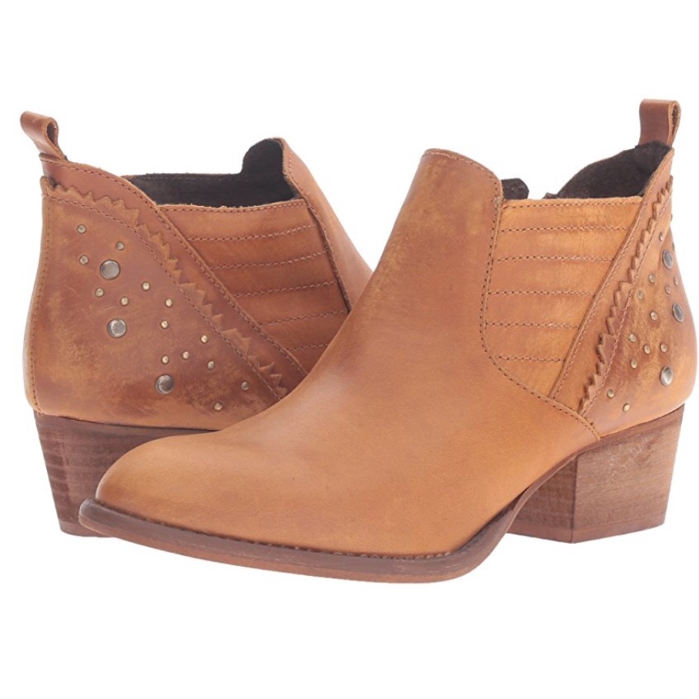 Western Low Leather Stud Bootie - Picture 4 of 7