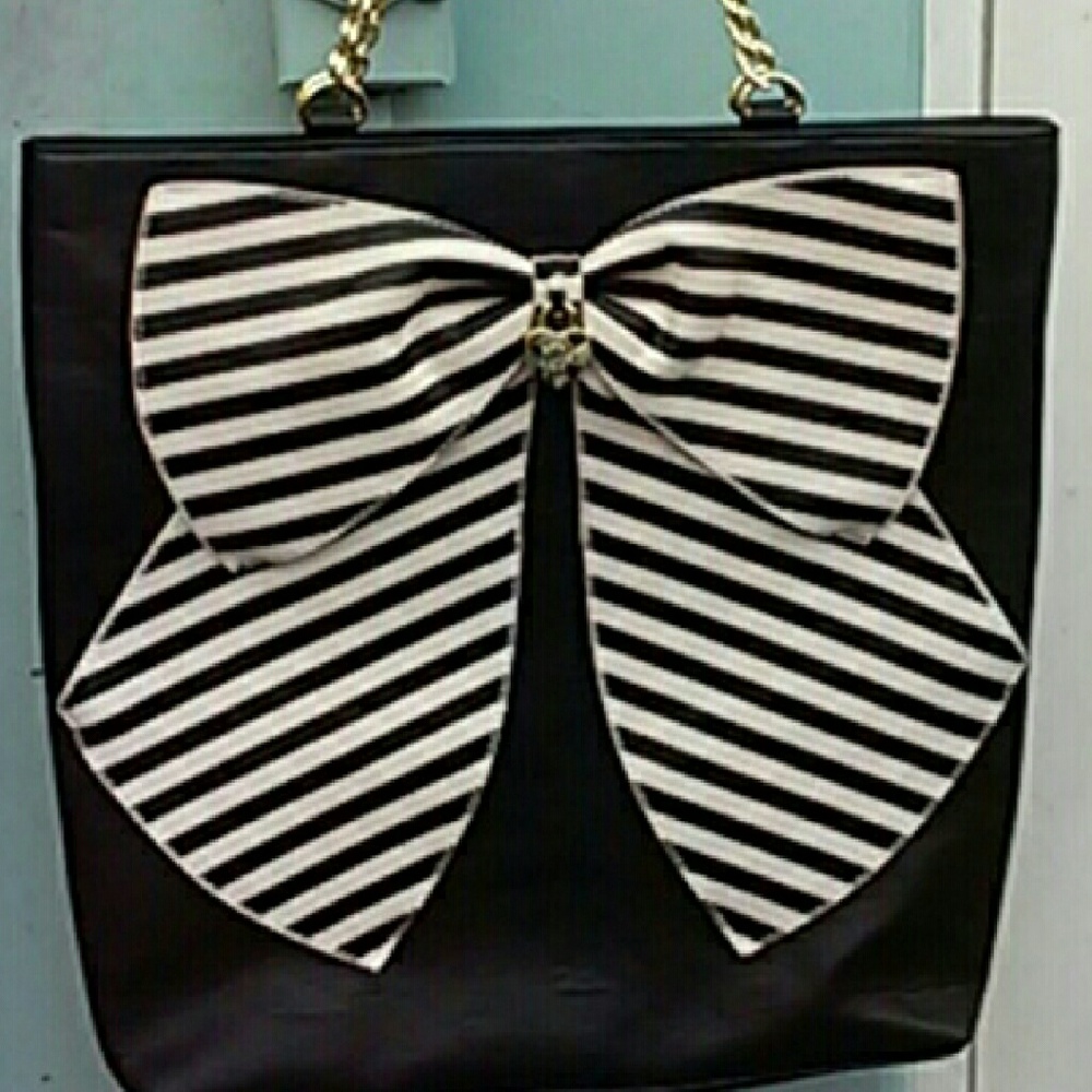 Large purse betsey Johnson