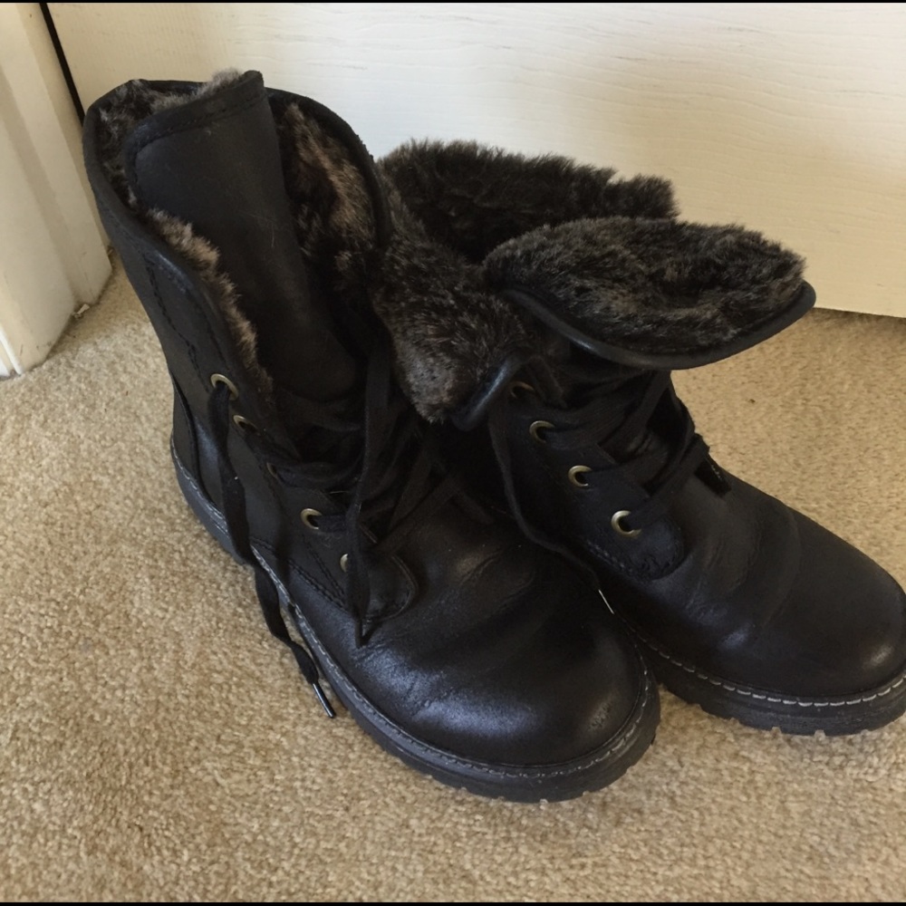 Mossimo fur lined boots