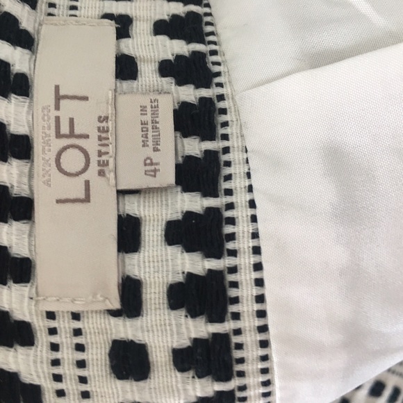 💕 LOFT Stylish Pencil Skirt 💕 - Picture 4 of 5