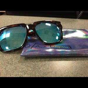 Quay XChrisspy Mila sunglasses