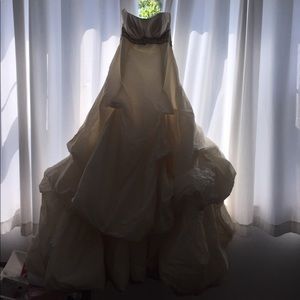 St pucchi wedding dress