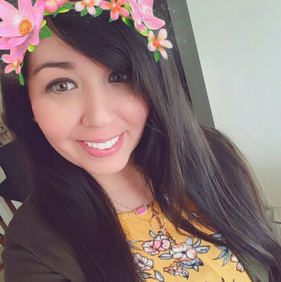 Meet your Posher, Lizbeth - Picture 3 of 3