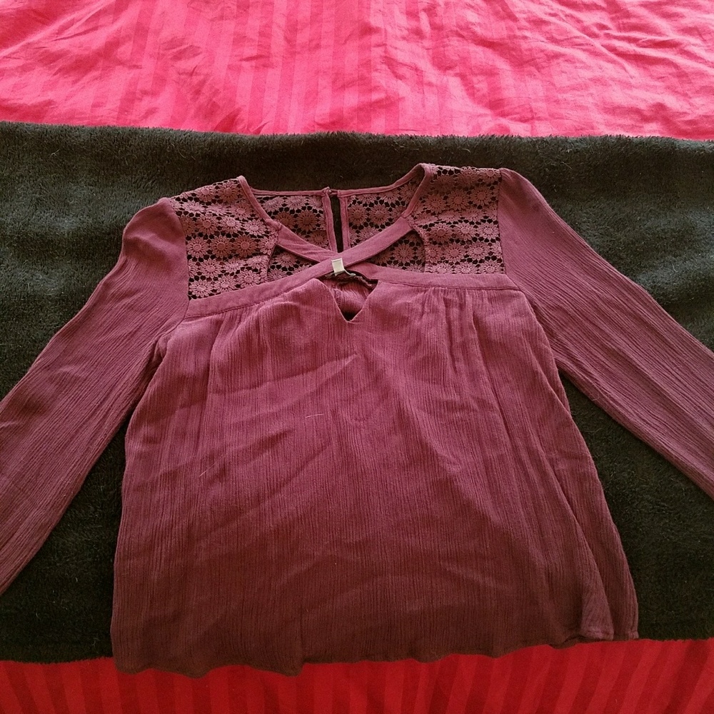 Cute burgundy shirt!