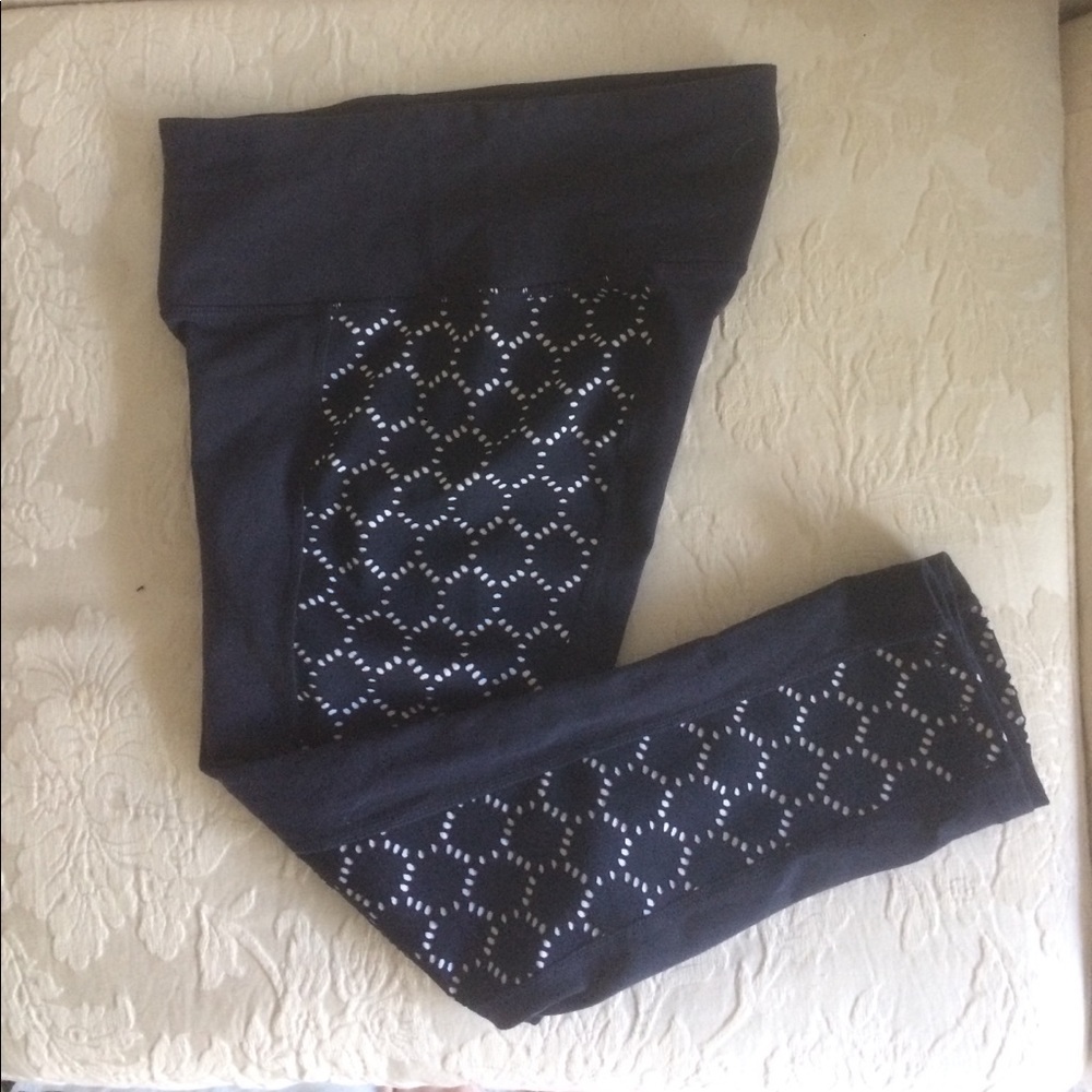 Side Pattern Chaturanga Capri