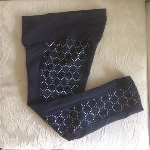 Side Pattern Chaturanga Capri