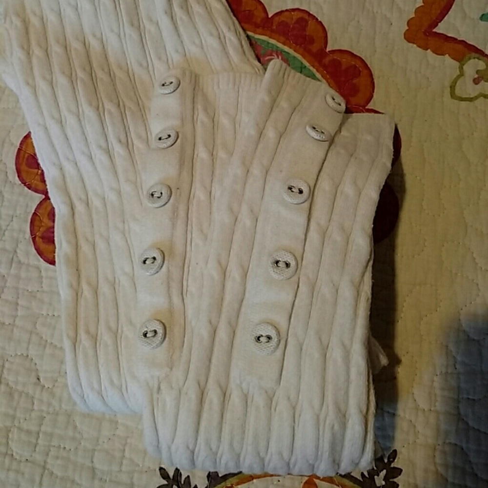 Leggings. Cable knit with buttons