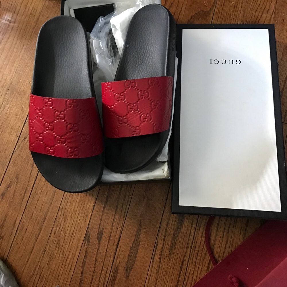 Gucci flip flops
