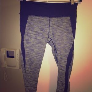 Athelta cropped work out pants.