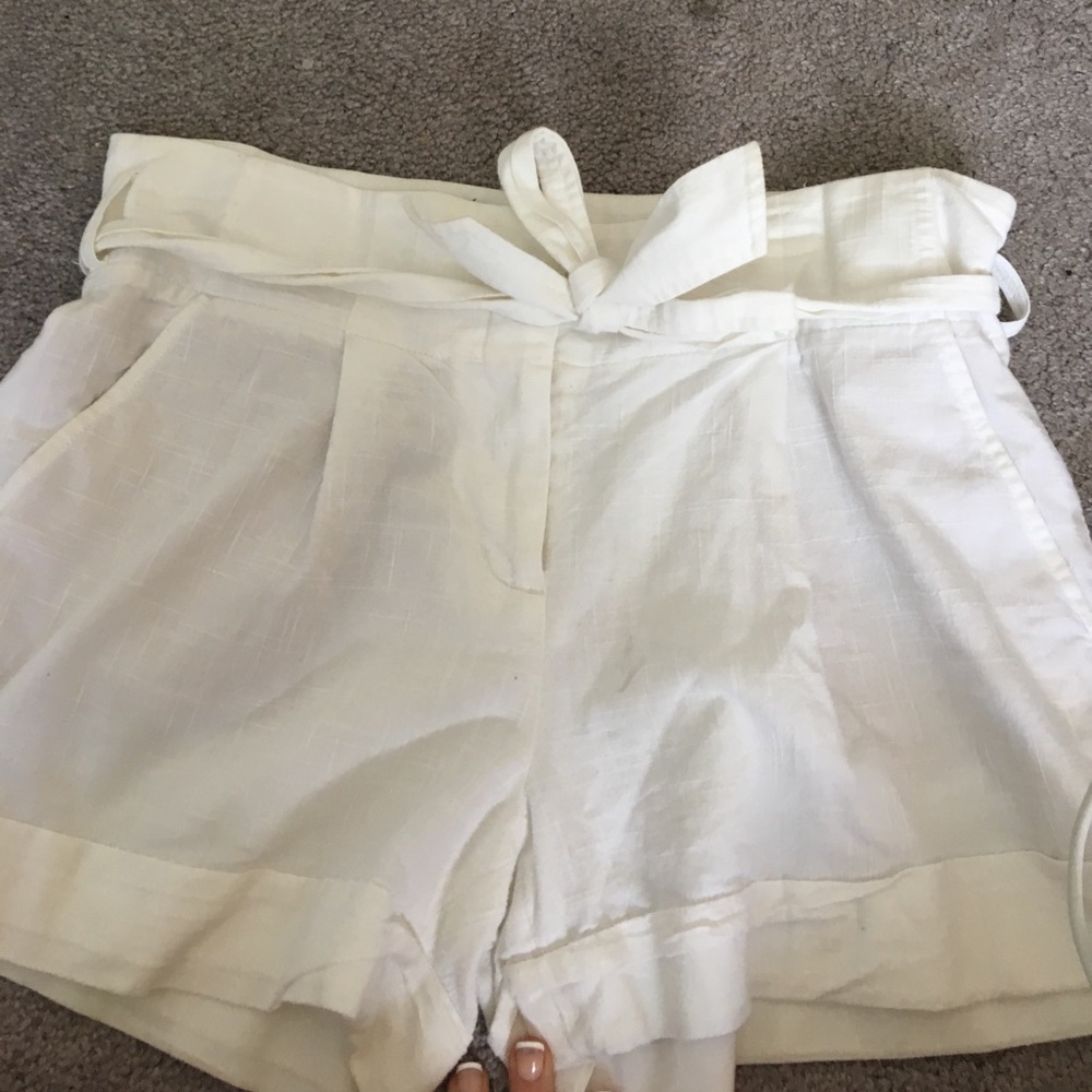 White shorts with belt