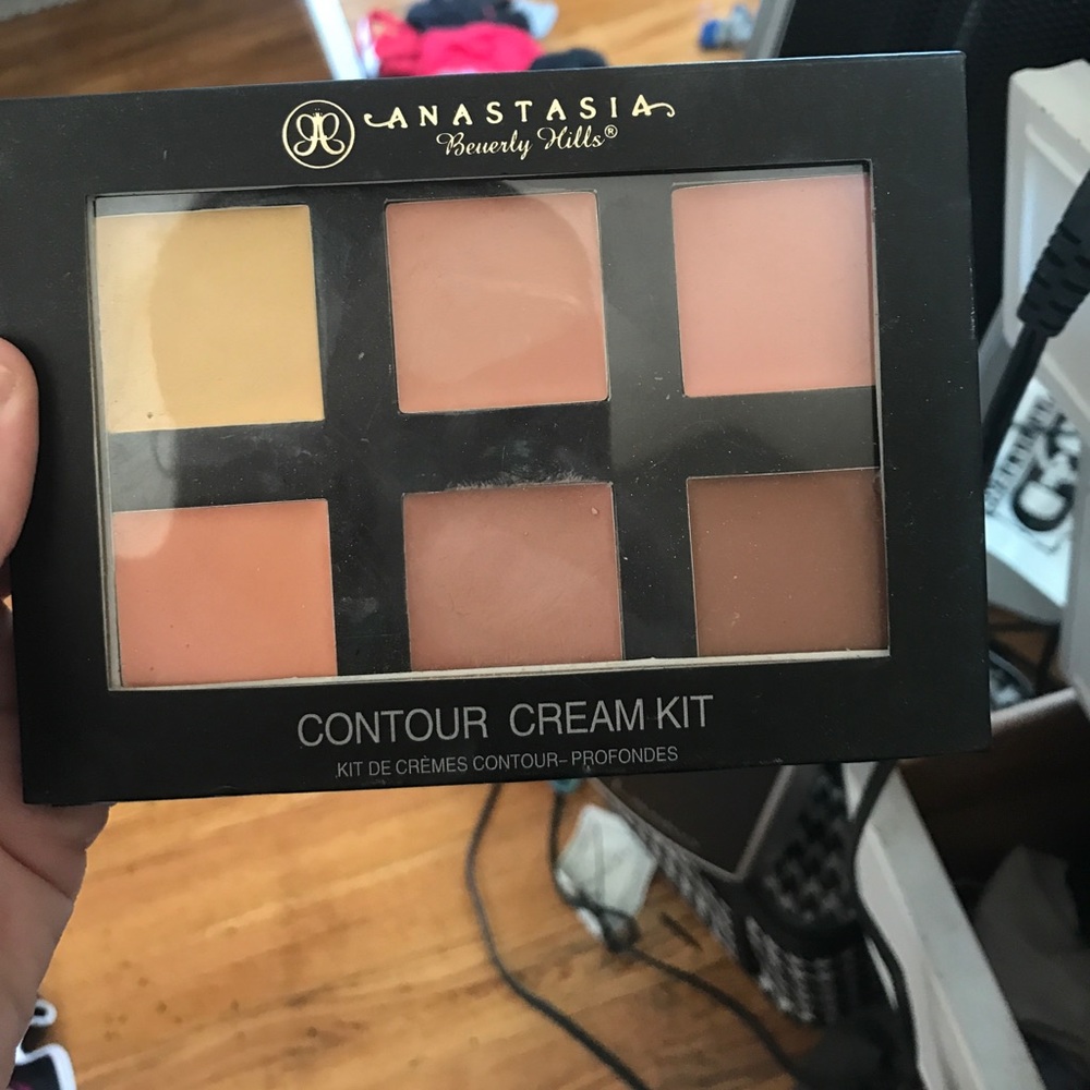 Anastasia Beverly Hills contour cream kit
