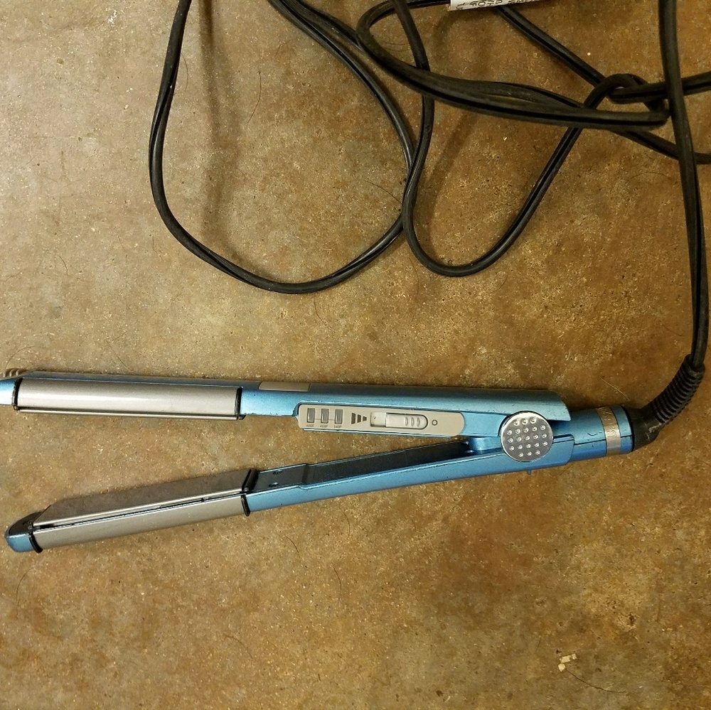 Babyliss Pro Nano Titanium 1" U Styler