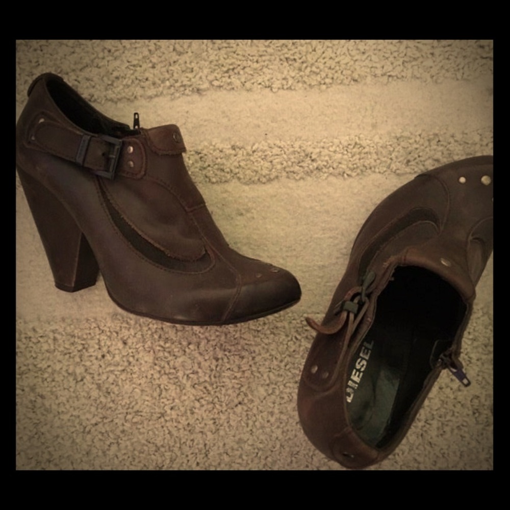 Diesel brown leather booties with details