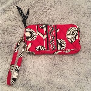 Vera Bradley Grab & Go Wristlet in Deco Daisy