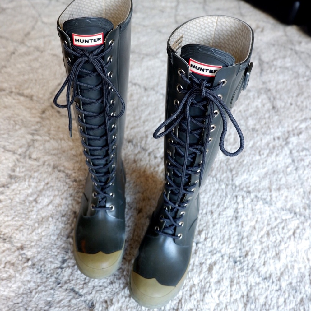 Hunter Lace Up Wellington Boot in Olive