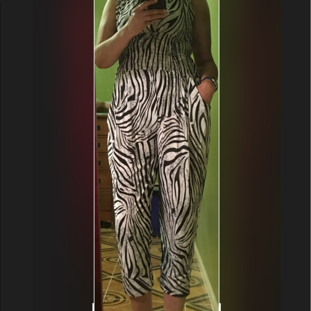 Black and white  Romper. One size fits all. New