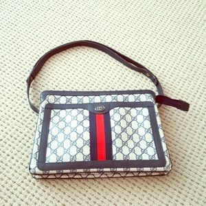 Authentic- Vintage Gucci purse/crossbody