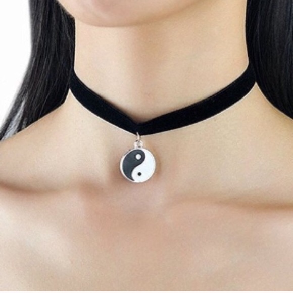 "Yasmine" Yin & Yang Velvet Choker - Picture 2 of 4