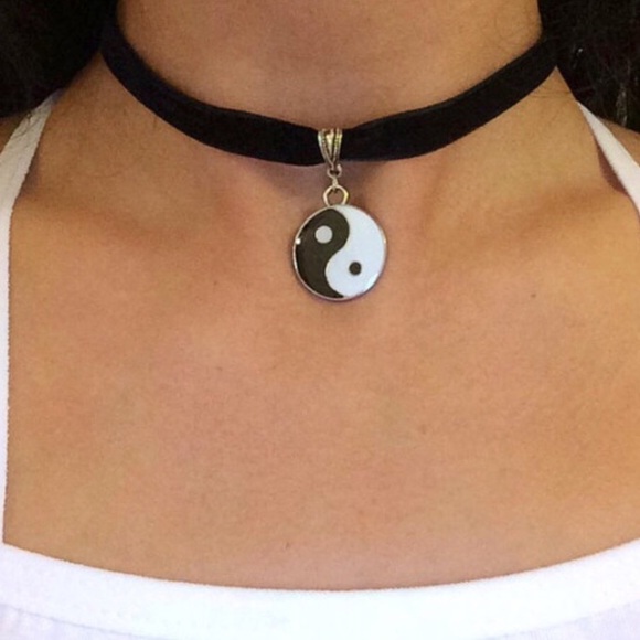 "Yasmine" Yin & Yang Velvet Choker - Picture 3 of 4