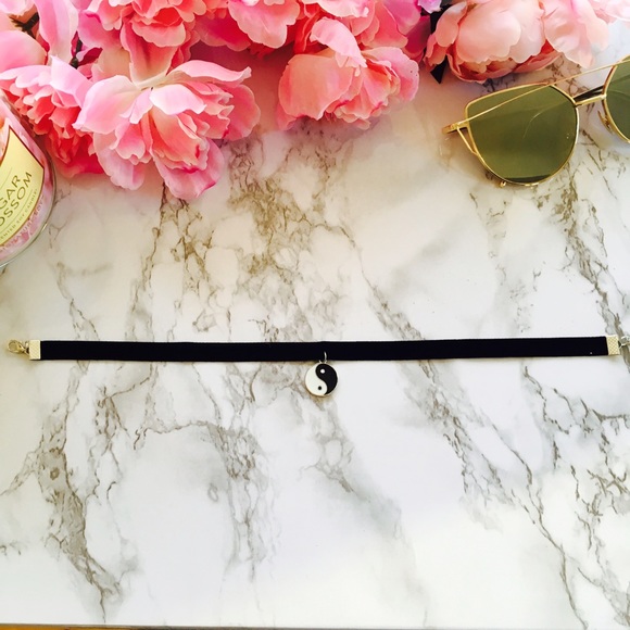 "Yasmine" Yin & Yang Velvet Choker - Picture 4 of 4