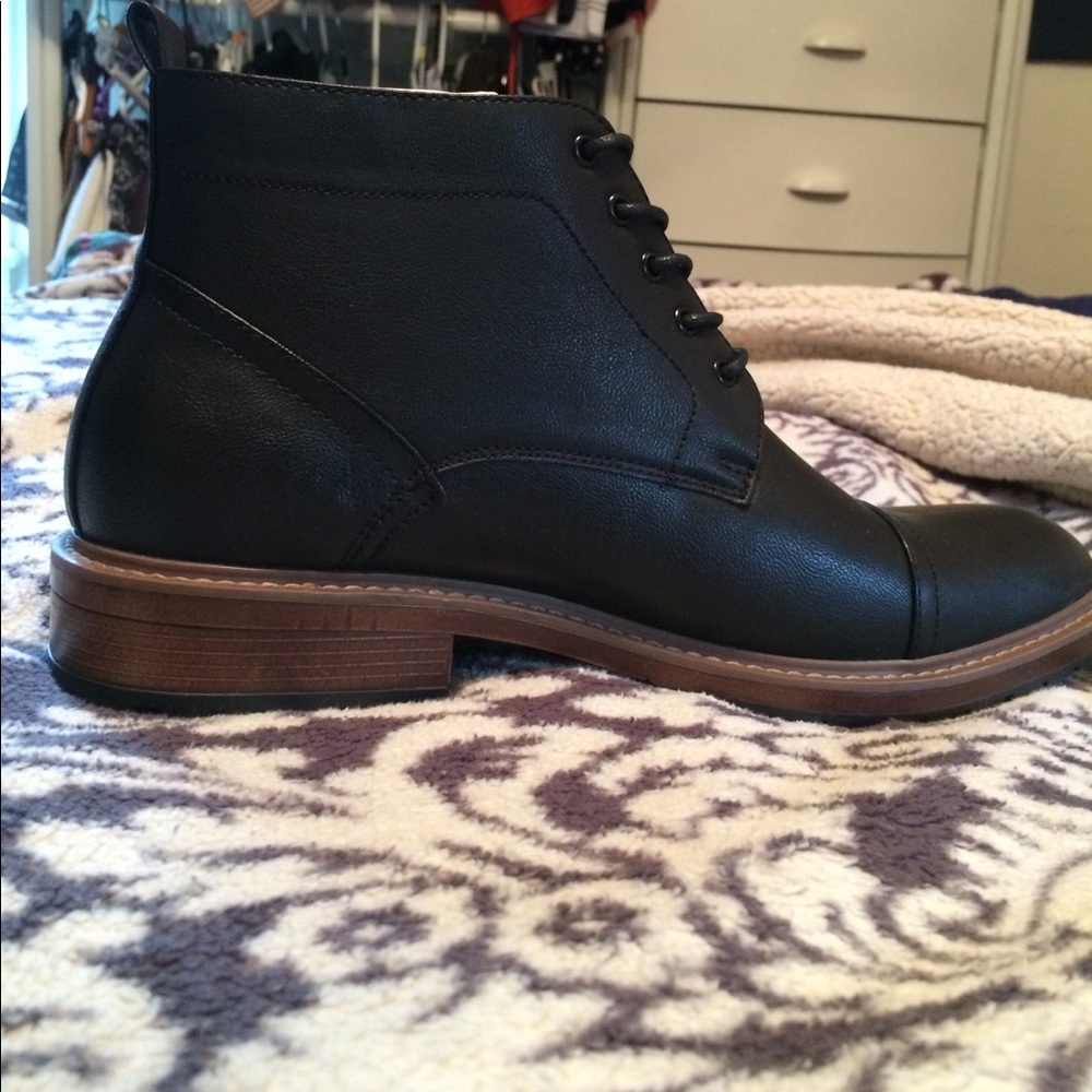 Never before worn Perry Ellis Manning boot (Men's)