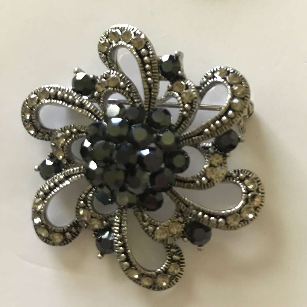 Stunning Vintage Sparking Brooch Iconic 1950 Style