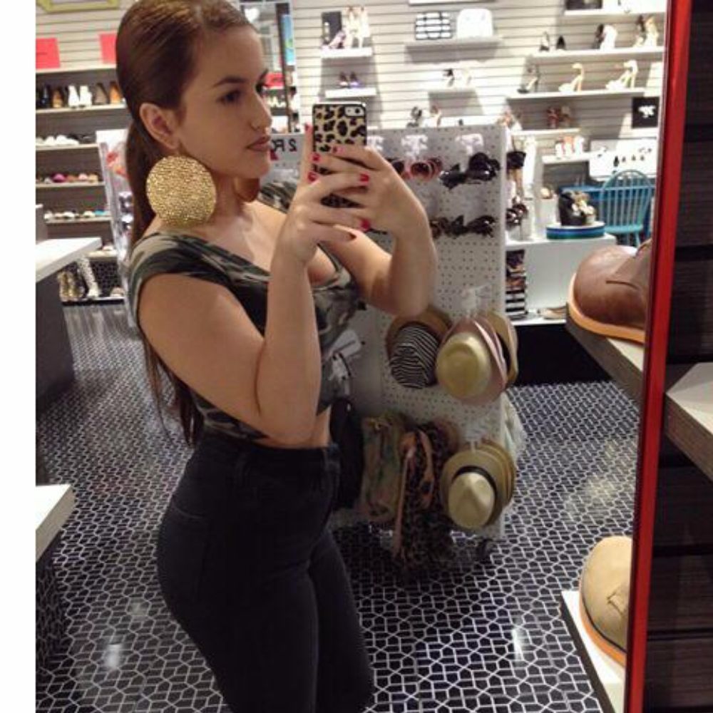 Meet your Posher, Lauren