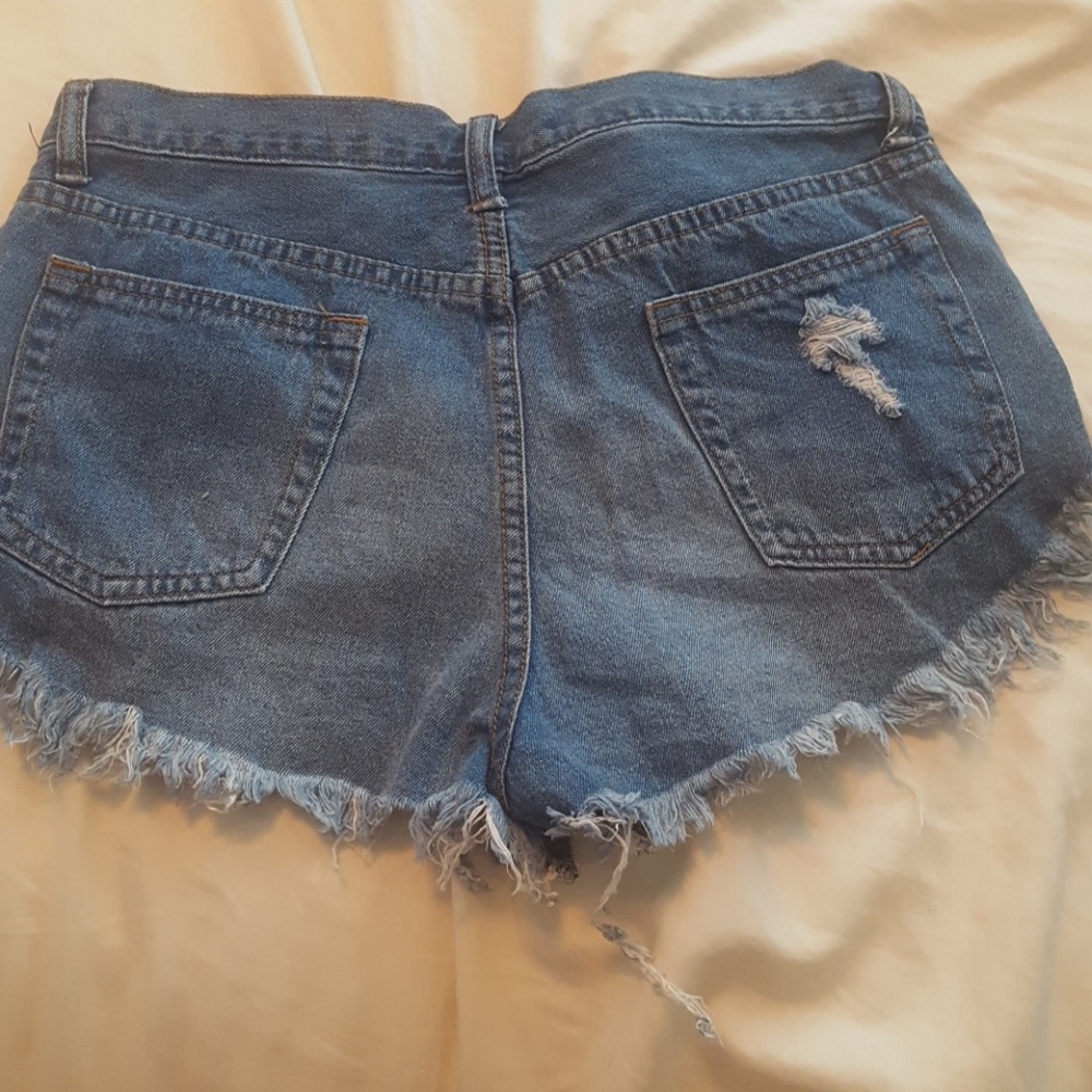 Cute distress jean shorts - Picture 2 of 4