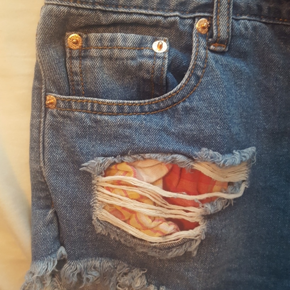 Cute distress jean shorts - Picture 3 of 4