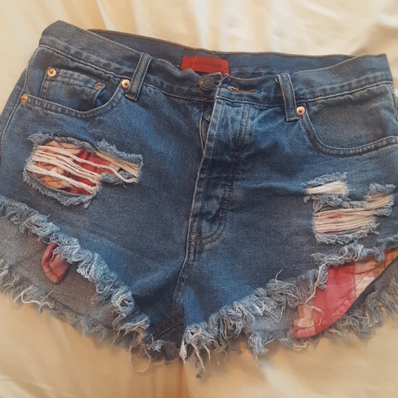 Signature Pants - Cute distress jean shorts