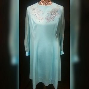 Vintage 70's blue shift dress w/ flower applique