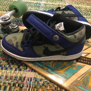 NIKE SB DUNKS - LIMITED EDITION CAMO