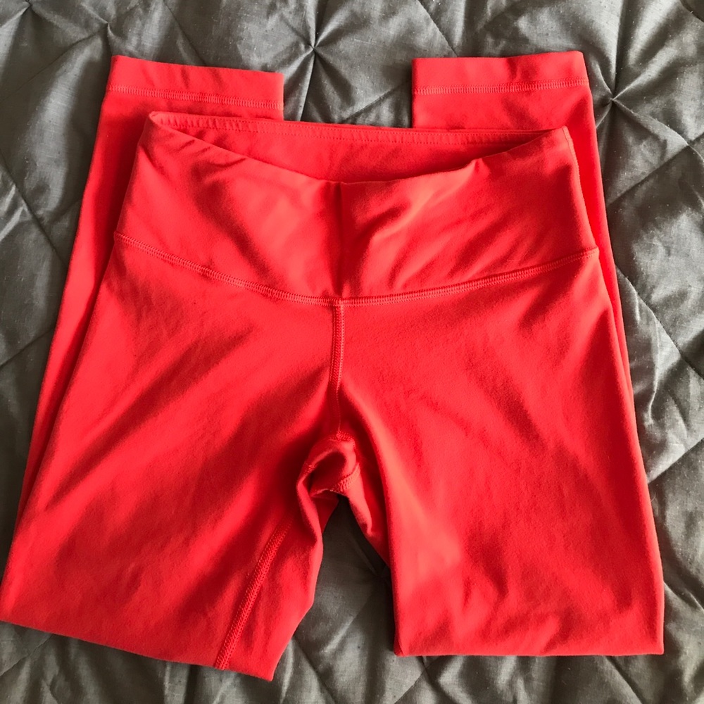 Lululemon winder under crop