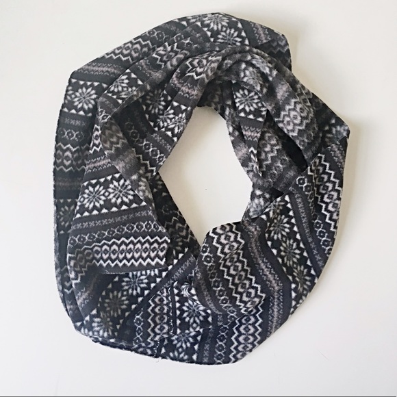Old Navy Accessories - Fleece infinity scarf