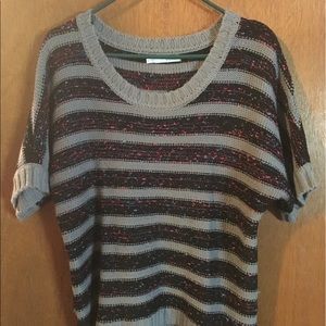 Short sleeve sweater