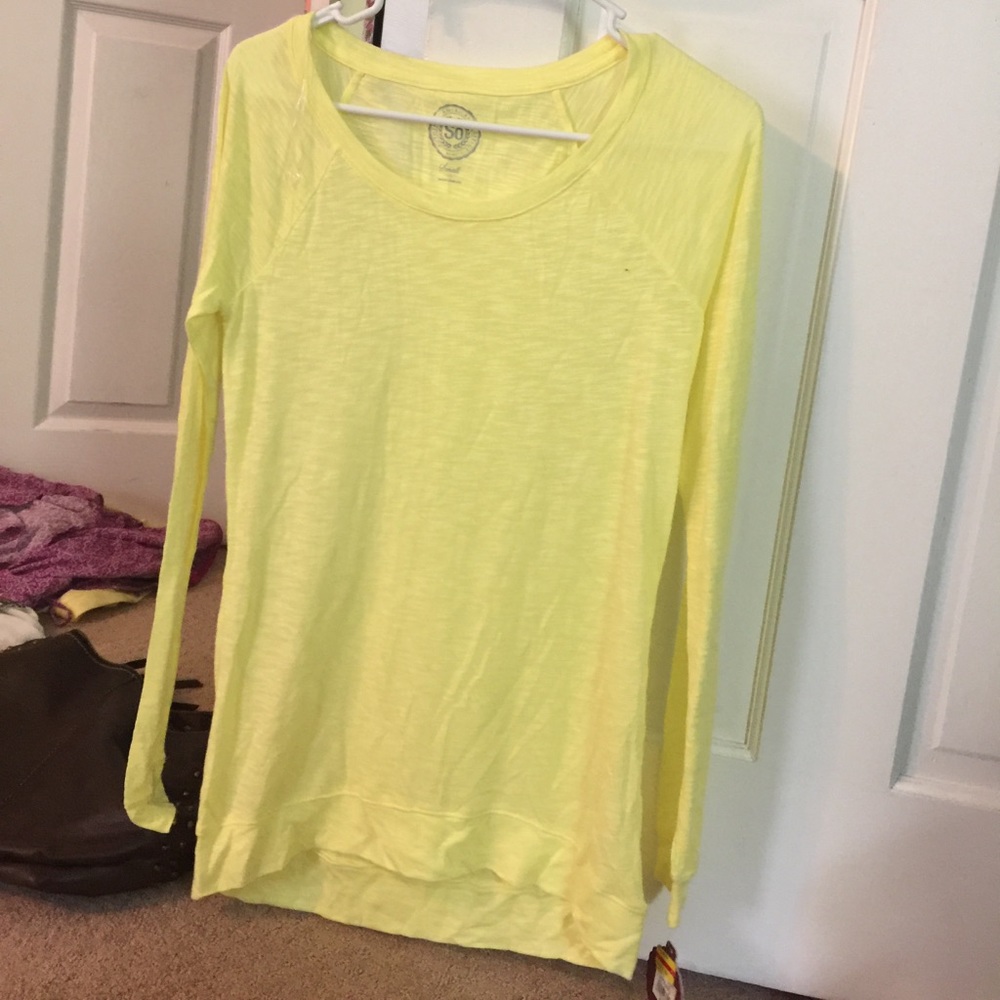 Neon yellow long sleeves shirt
