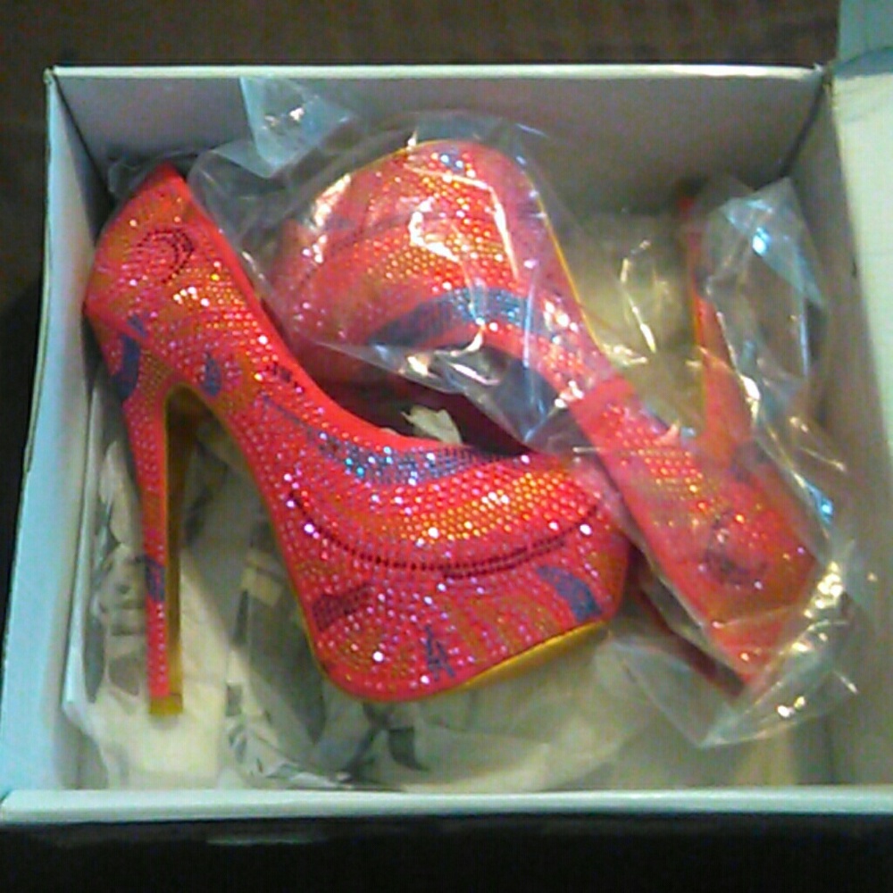 Shii Crystal pumps